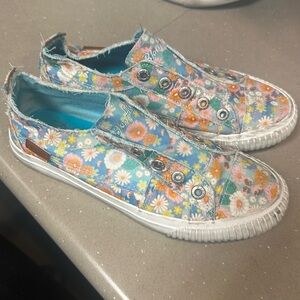 Blowfish sneaker SZ 8